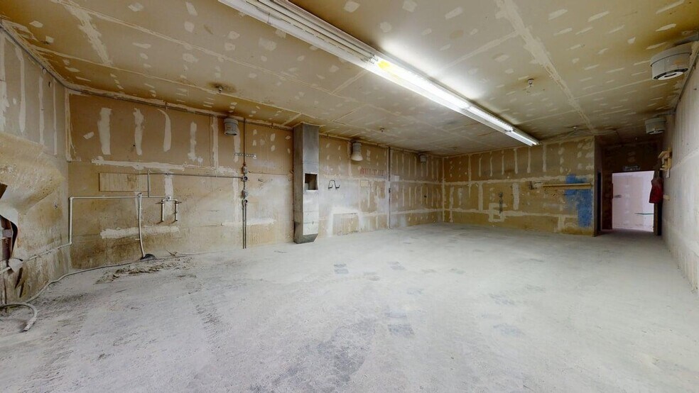 More Photos Of 119 S Washington Ave, Laurel Industrial For Sale