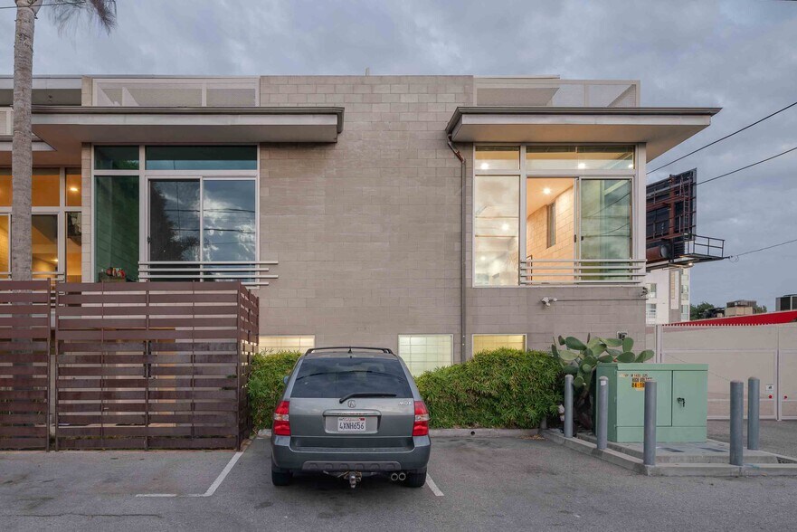 More Photos Of 717 N Highland Ave, Los Angeles Flex For Sale