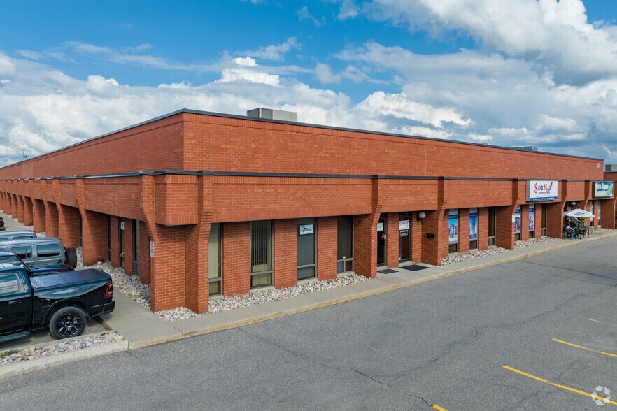 More Photos Of 170 Wilkinson Rd, Brampton Warehouse For Lease