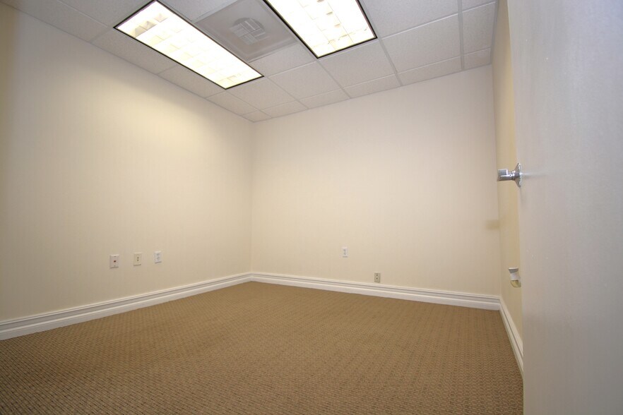 More Photos Of 7765 SW 87th Ave, Miami Office For Sale