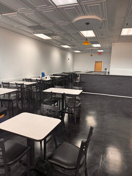 More Photos Of 352-362 N Randall Rd, North Aurora Restaurant For Lease