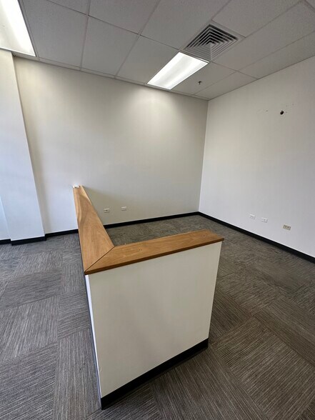 More Photos Of 2045 Lauwiliwili St, Kapolei Warehouse For Lease