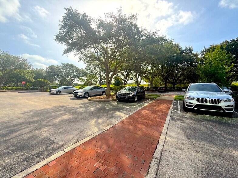 More Photos Of 1743 Park Center Dr, Orlando Medical For Lease