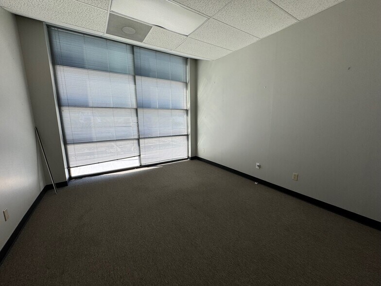 More Photos Of 19401 E 40 Hwy, Independence Office For Lease