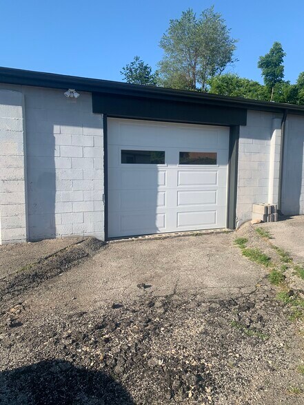 More Photos Of 1112 S Morton St, Bloomington Service For Lease