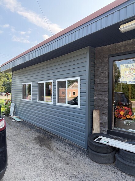 More Photos Of 2567 Main St, Newfane Freestanding For Lease