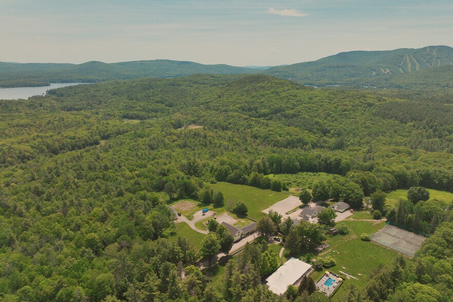More Photos Of 258 Stagecoach Rd, Sunapee Hotel For Sale