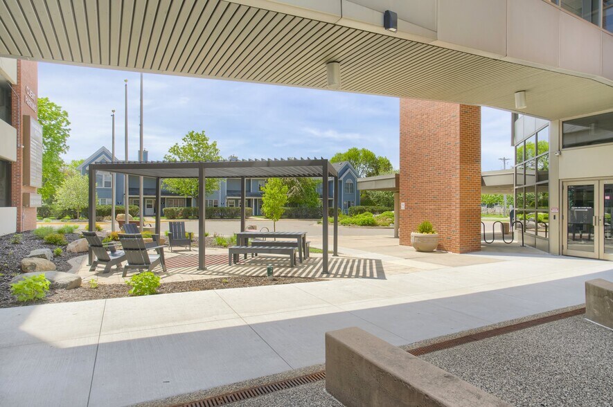 More Photos Of 570 Asbury St, Saint Paul Office For Lease