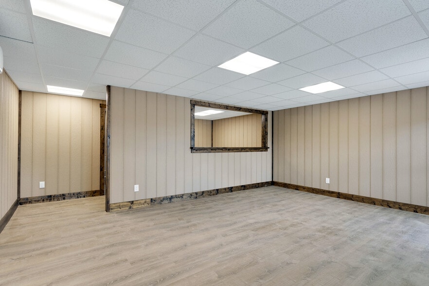 More Photos Of 65 Atlas Rd, Uniontown Manufacturing For Sale