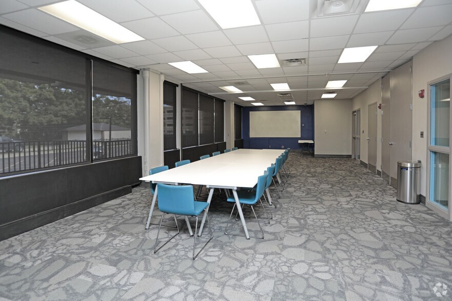 More Photos Of 7650 2nd Ave, Detroit Specialty For Lease