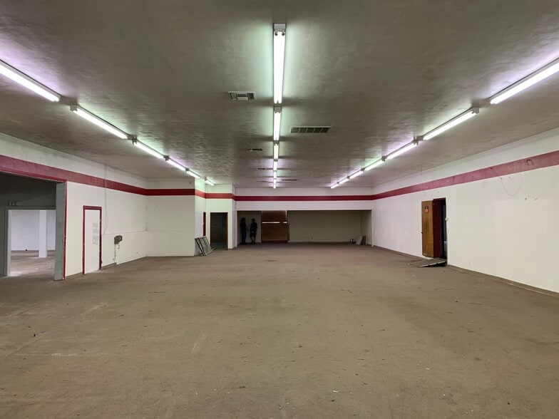 More Photos Of 1010 34th St, Bakersfield Warehouse For Sale