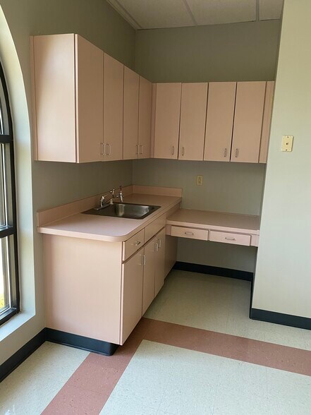More Photos Of 1810 Mulkey Rd, Austell Medical For Lease