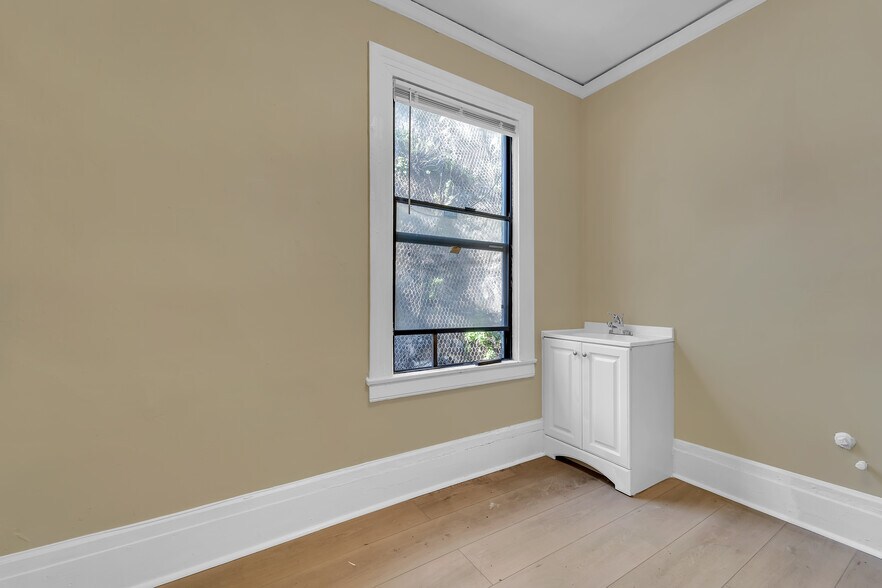 More Photos Of 438-440 Broadway, San Francisco Storefront Retail Residential For Sale