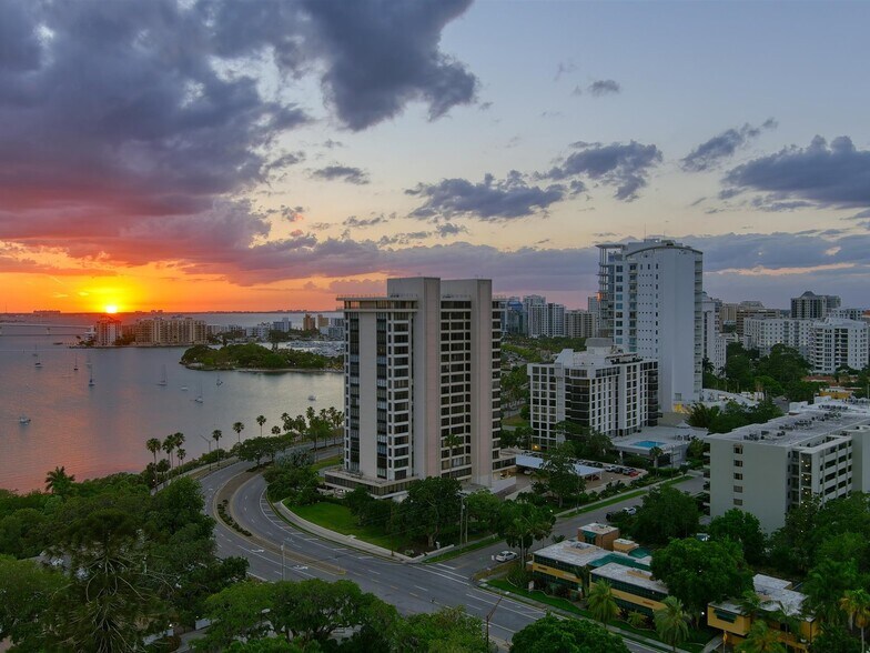 More Photos Of 777 S Palm Ave, Sarasota Office For Sale