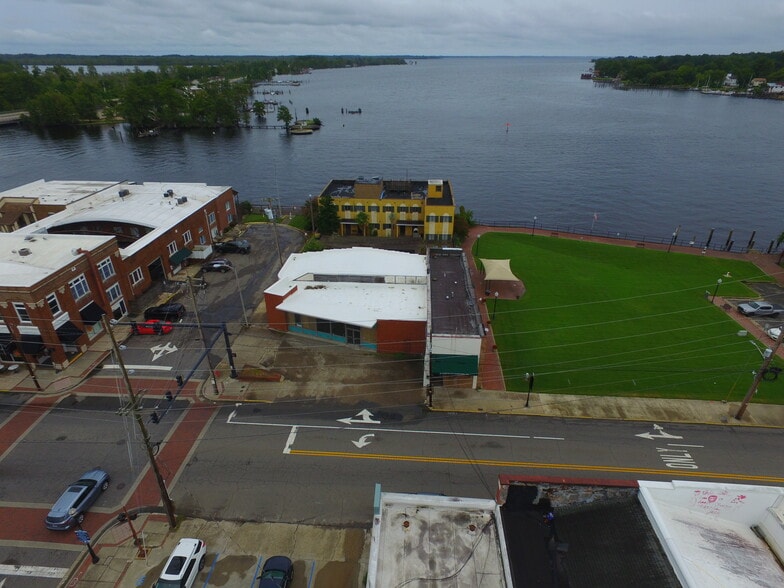 More Photos Of 100 S Water St, Elizabeth City General Retail For Sale