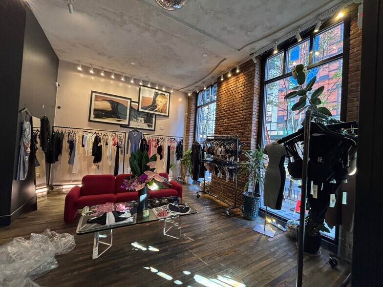 More Photos Of 374 Broome St, New York Apartments For Lease