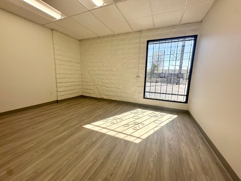 More Photos Of 20611 Plummer St, Chatsworth Warehouse For Lease