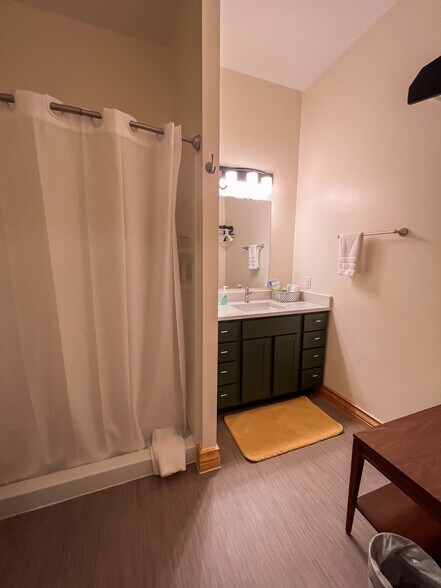 More Photos Of 201 N Main St, Elkader Flex For Sale