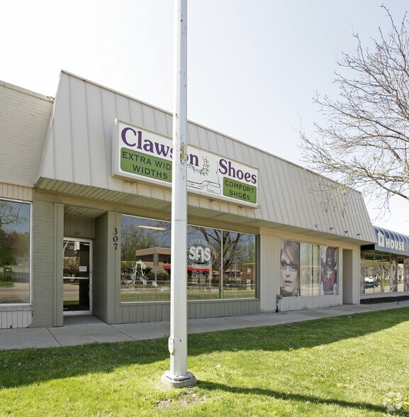 Primary Photo Of 307 W 14 Mile Rd, Clawson Storefront For Lease