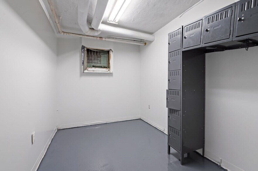 More Photos Of 13 W Allegheny Ave, Towson Storefront For Sale