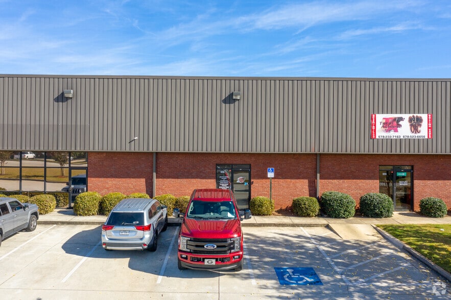 More Photos Of 358-372 McDonough Pky, McDonough Showroom For Lease