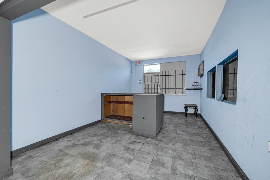 More Photos Of 4255 S Kirkwood Rd, Houston Storefront For Sale