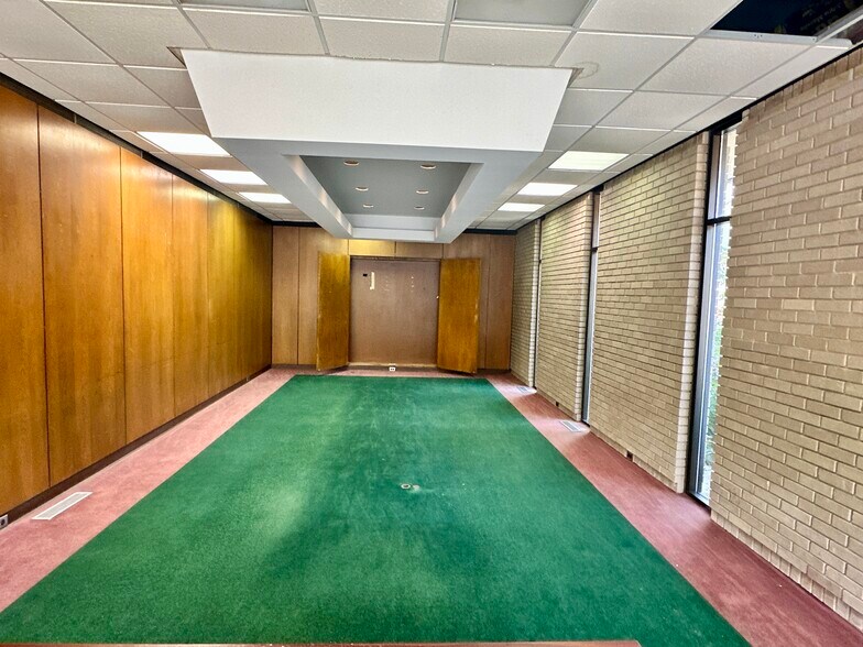 More Photos Of 130 Lexington Ln, Southern Pines Office For Sale