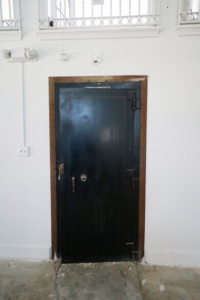 More Photos Of 242 State St, Hackensack Freestanding For Lease