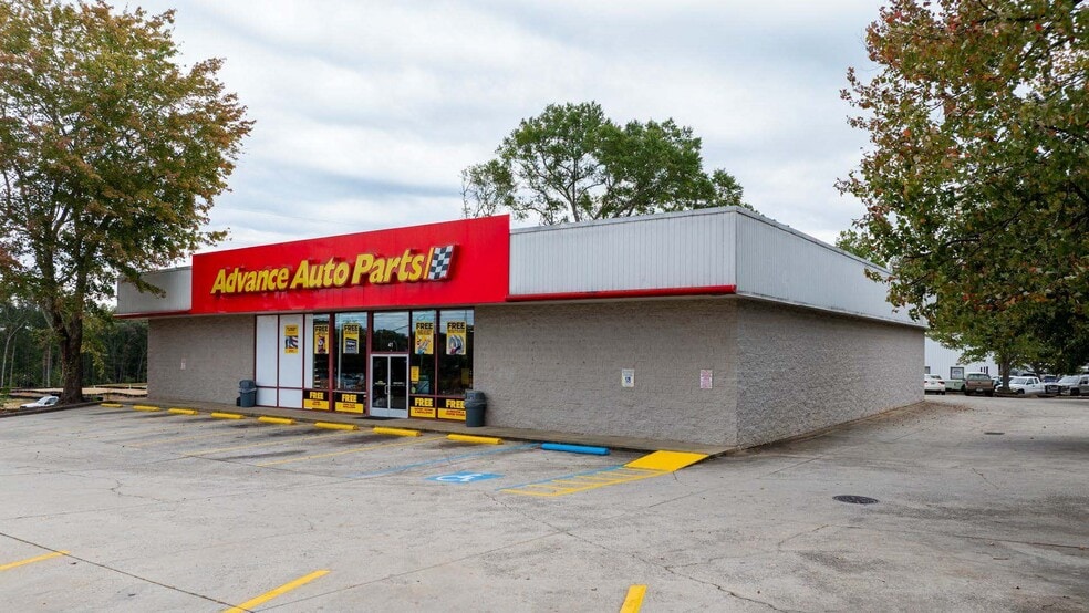 Primary Photo Of 41 Bullsboro Dr, Newnan Freestanding For Sale