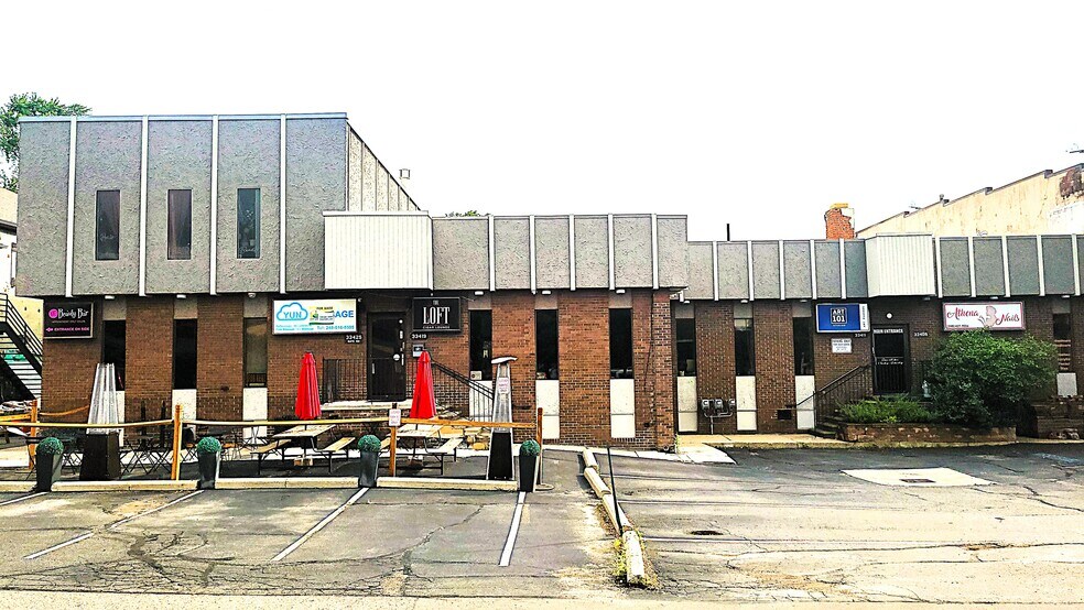 More Photos Of 33409-33425 Grand River Ave, Farmington Office For Sale