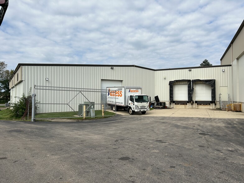 Primary Photo Of 3690 Commerce Dr, Madison Warehouse For Lease