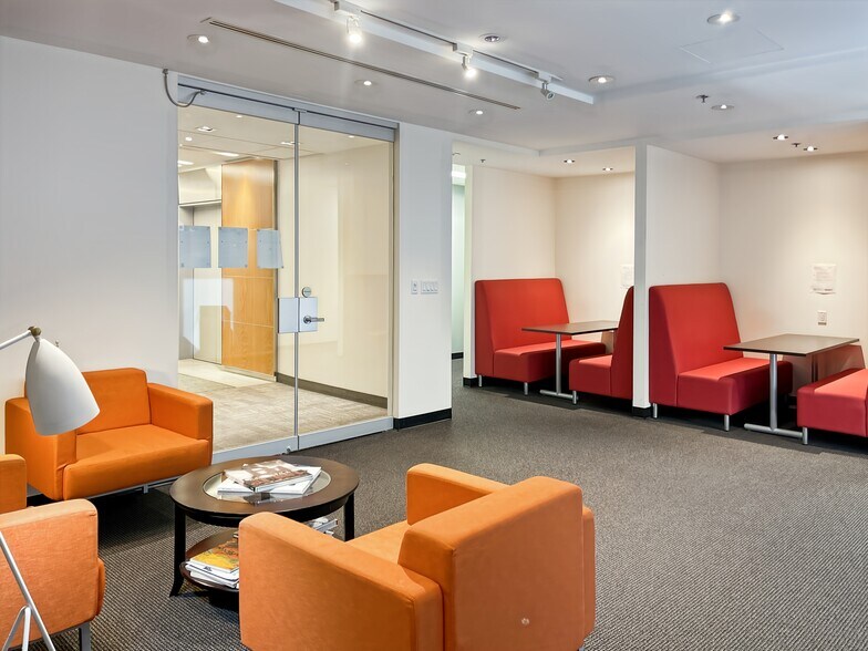 More Photos Of 500 Pl D'armes, Montréal Coworking Space