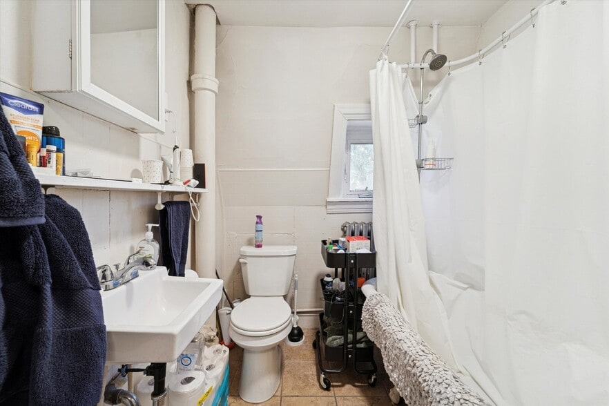 More Photos Of 222 Lippincott Ave, Ardmore Apartments For Sale