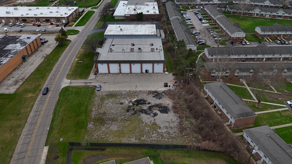 More Photos Of 511 Industrial Mile Rd, Columbus Warehouse For Sale