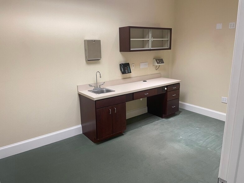 More Photos Of 1410 N Plano Rd, Richardson Medical For Lease