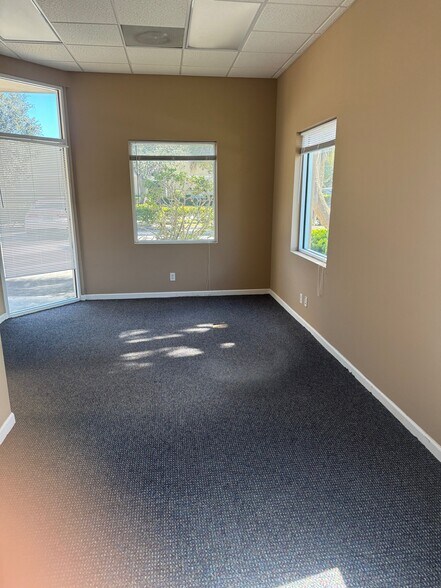 More Photos Of 1410 Park Ln S, Jupiter Warehouse For Lease