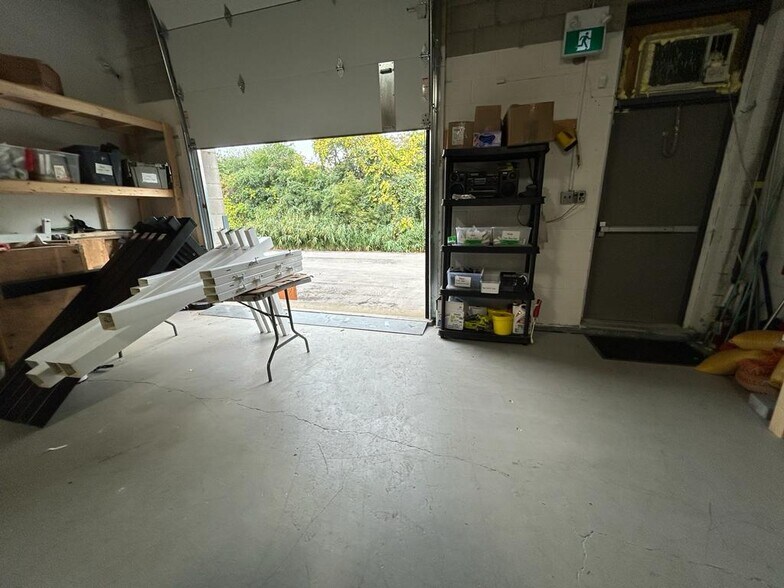 More Photos Of 2465 Cawthra Rd, Mississauga Light Distribution For Sale