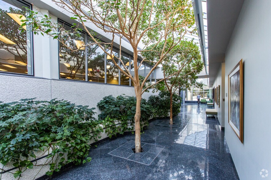 More Photos Of 2505 St. Laurent Blvd, Ottawa Office For Lease