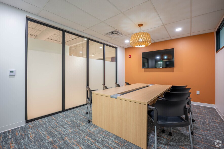 More Photos Of 550 Congressional Blvd, Carmel Loft Creative Space For Lease