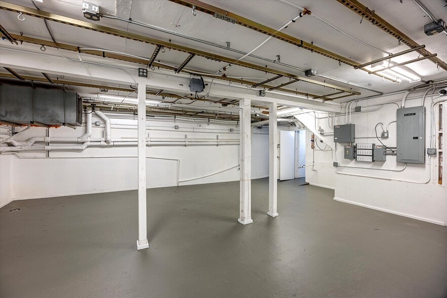 More Photos Of 10722 Lake City Way NE, Seattle Storefront Retail Office For Sale