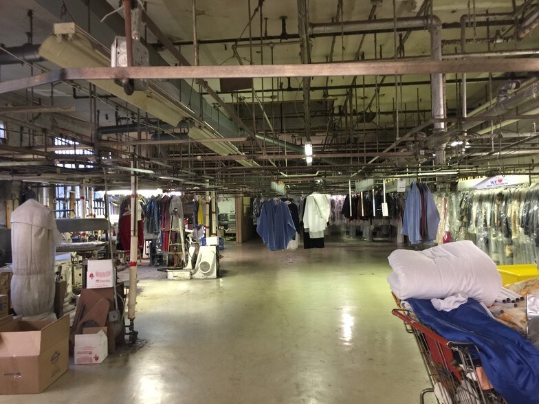 More Photos Of 18135 Livernois Ave, Detroit Freestanding For Sale