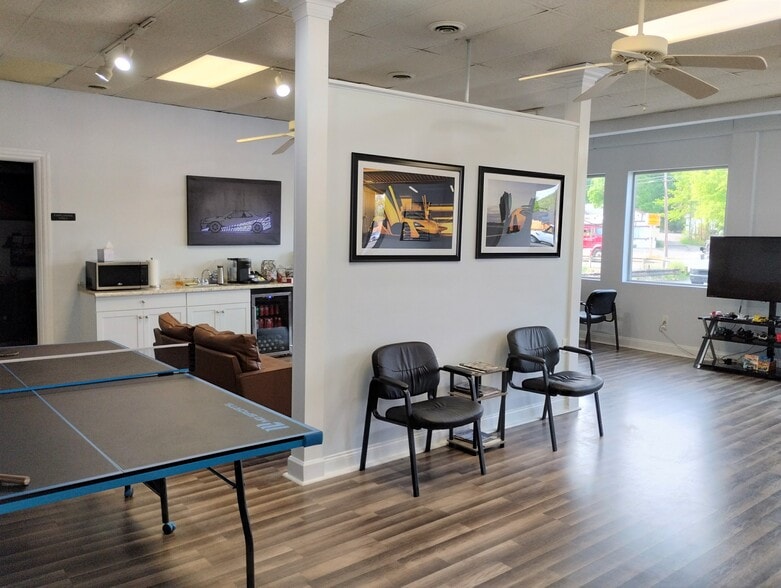 More Photos Of 195 New Castle Rd, Butler Storefront Retail Office For Sale