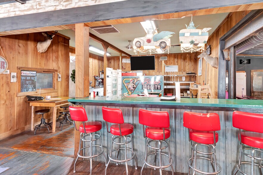 More Photos Of 321 Kolle Road, Inez General Retail For Sale