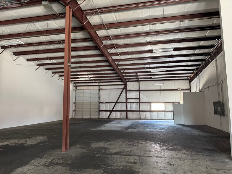 More Photos Of 25275 Budde Rd, Spring Light Distribution For Lease