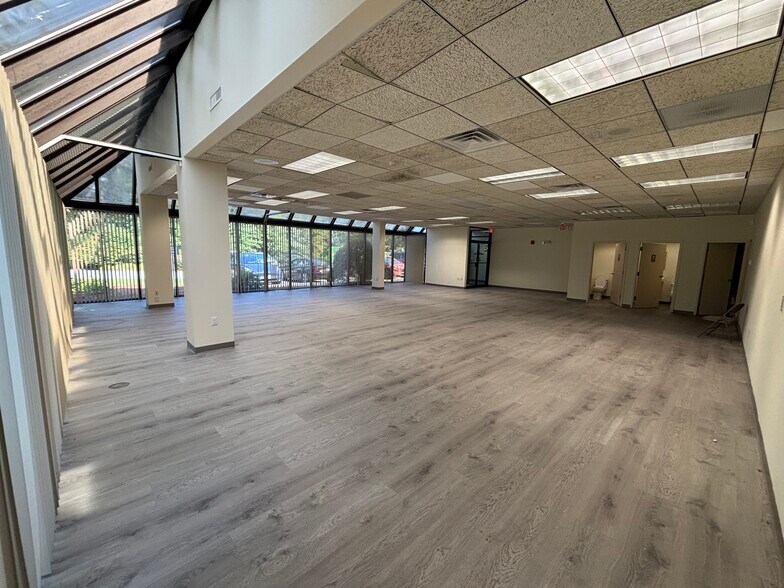 More Photos Of 17 Clinton Dr, Hollis Light Manufacturing For Lease