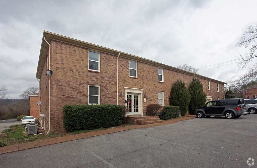 More Photos Of 233 Wilson Pike Cir, Brentwood Office For Lease