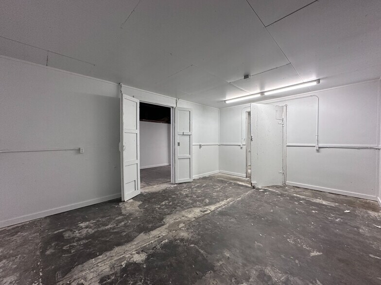 More Photos Of 1530 E 5th Ct, Tulsa Warehouse For Lease