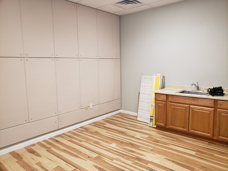 More Photos Of 2461 W Horizon Ridge Pky, Henderson Medical For Lease