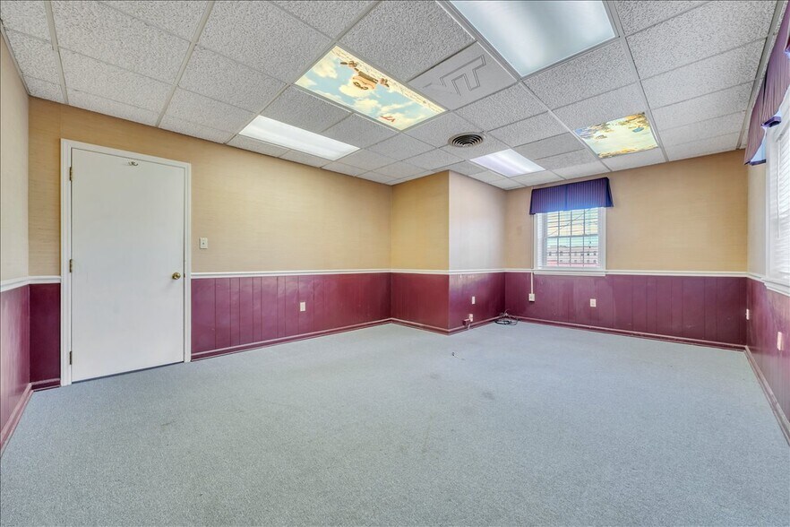 More Photos Of 356-358 Campbell Ave NW, Roanoke Office For Sale