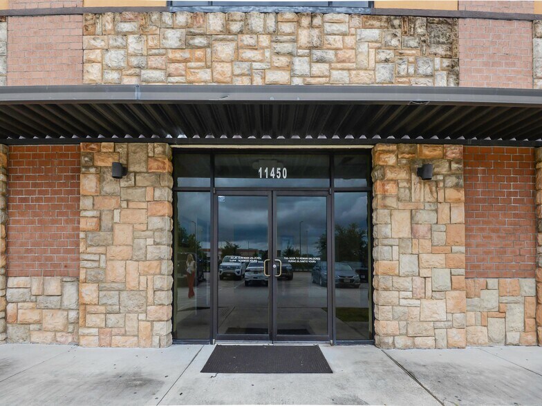 More Photos Of 11450 Space Center Blvd, Houston Medical For Lease